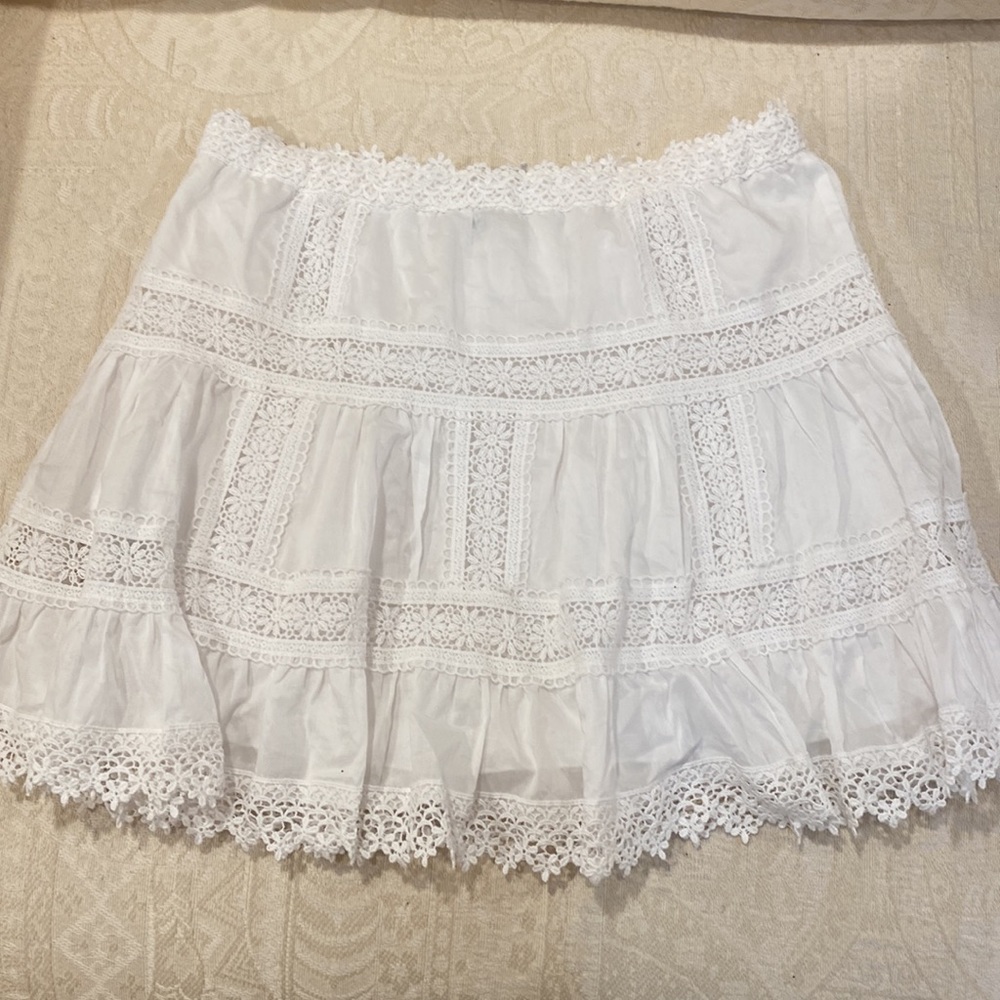 Excellent condition.   Victoria’s Secrets. 16” length.  Lace.  Lined